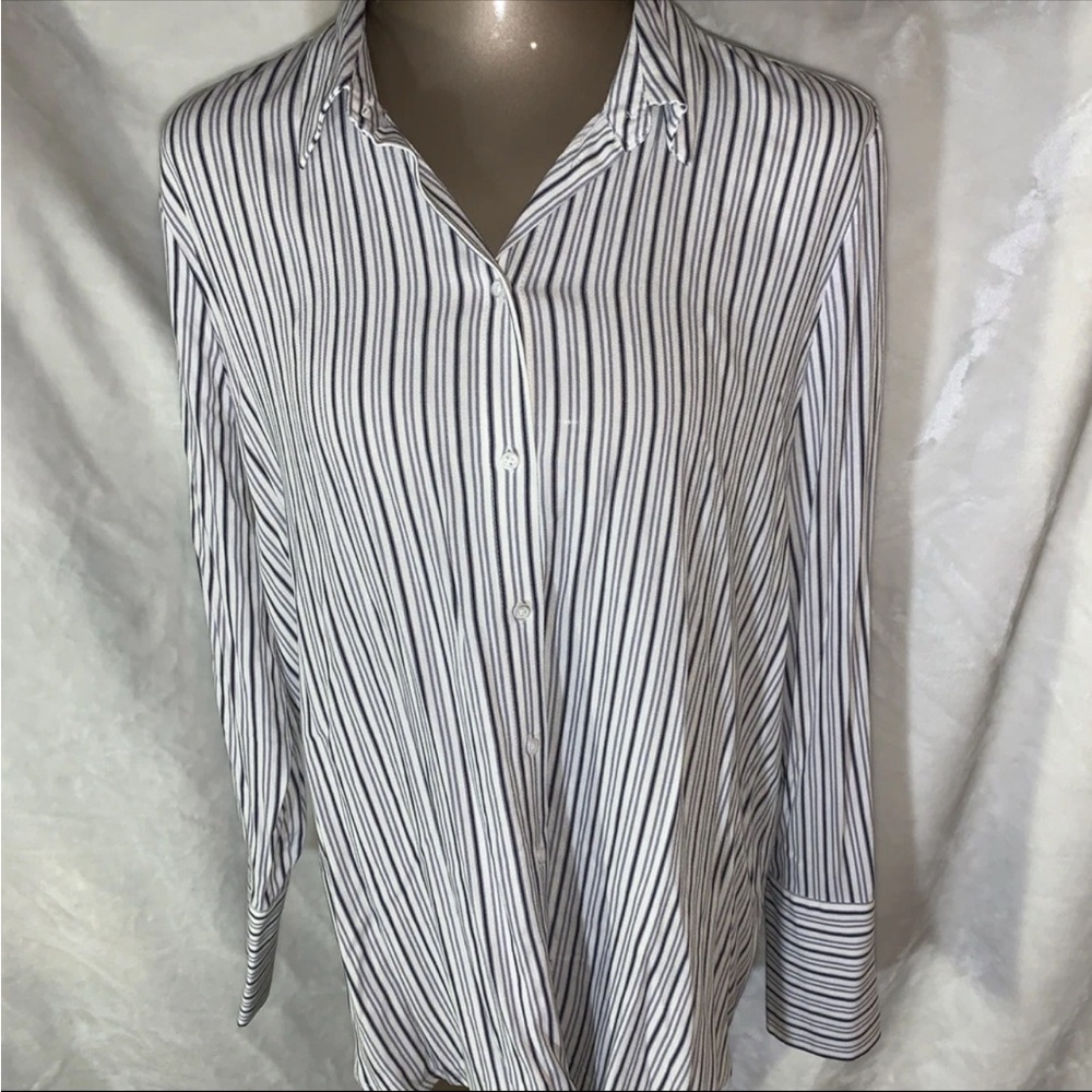 14th & Union Women’s Long Sleeve Top Size Medium